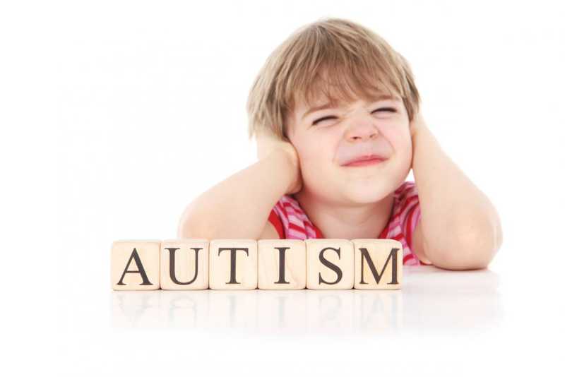 اوتیسم در کودکان | ( علائم و نشانه های اوتیسم کودک )