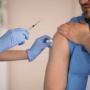 علائم بدن بعد از تزریق واکسن کرونا