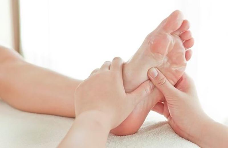 ماساژ پا برای درمان اسپاسم