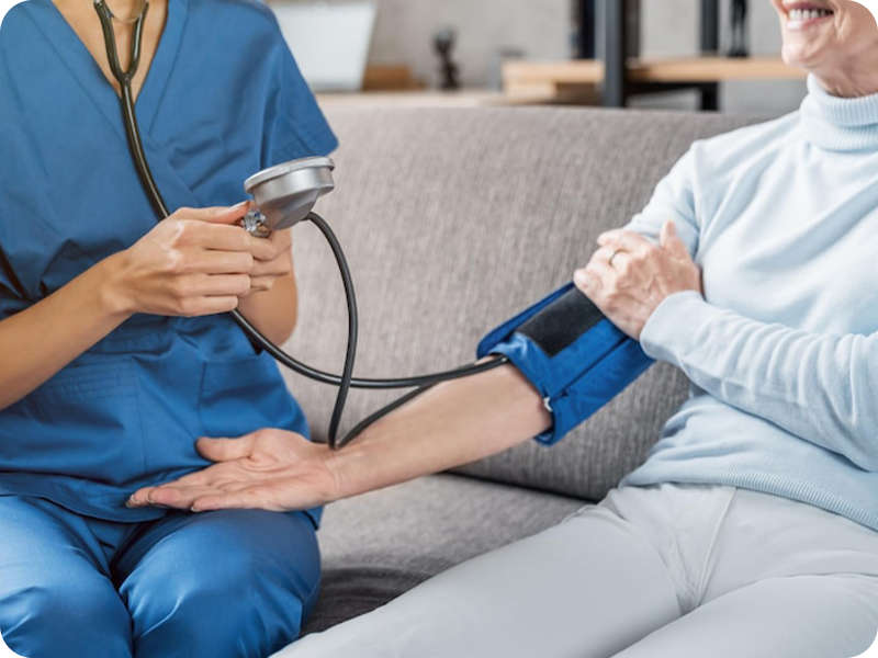 پرستار سالمند در منزل | (خدمات نگهداری سالمند) + 15% تخفیف 16 وظایف پرستار سالمند